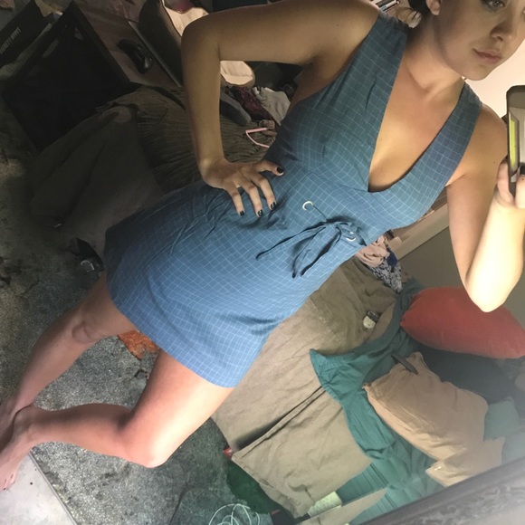 Blue checkered dress, v neck and waist tie - Picture 3 of 4